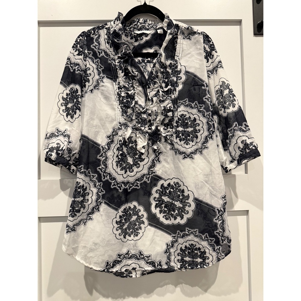 New York & Company Black White Medallion Ruffle V-Neck Tunic Blouse XS